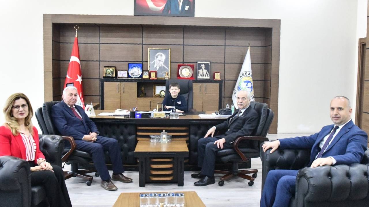 23 Nisan kutlamaları kapsamında Keşan Belediye Başkanlığı koltuğu Bilge Kağan Orhun'a emanet edildi. Küçük başkanın ilk isteği güvenli parklar oldu.